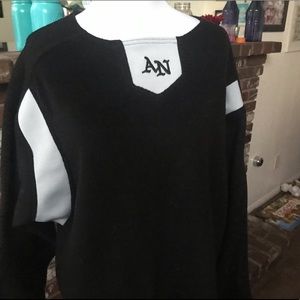 AIS Sweater Sz M
